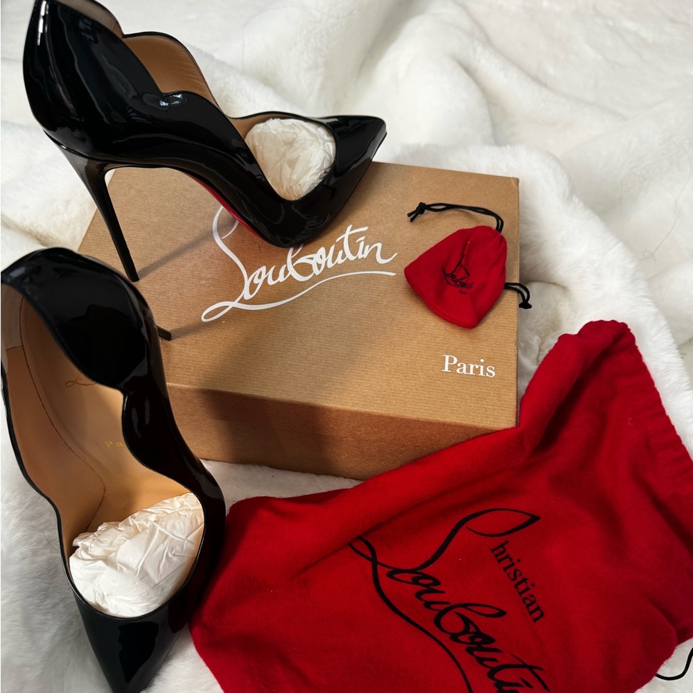Christian Louboutin red bottom patent leather pump